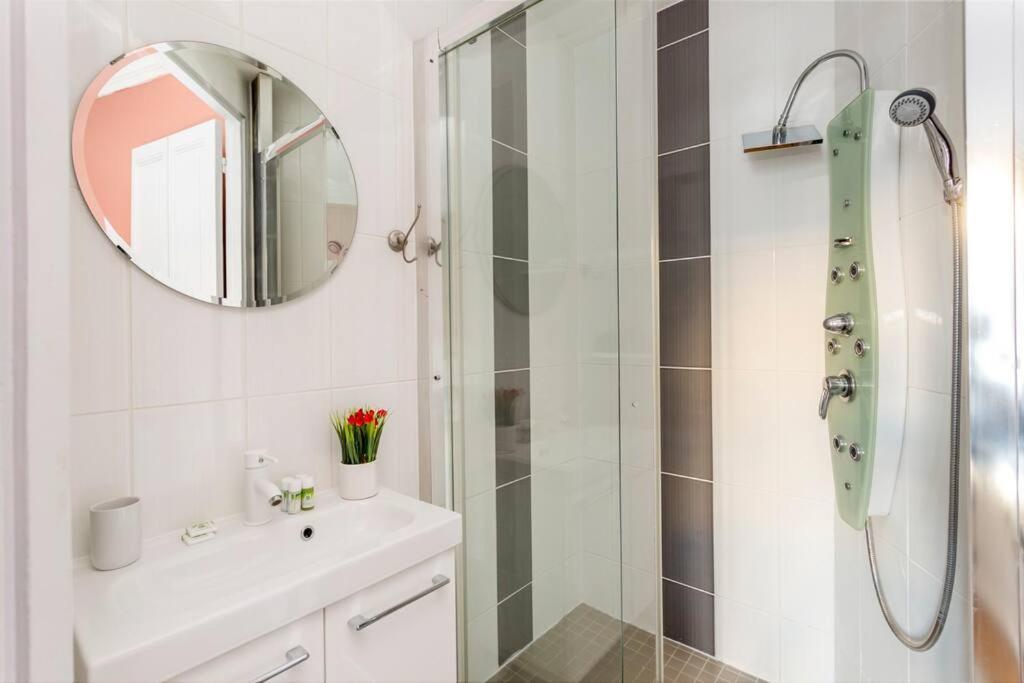 Elegant, Cosy In Heart Of ! Parijs